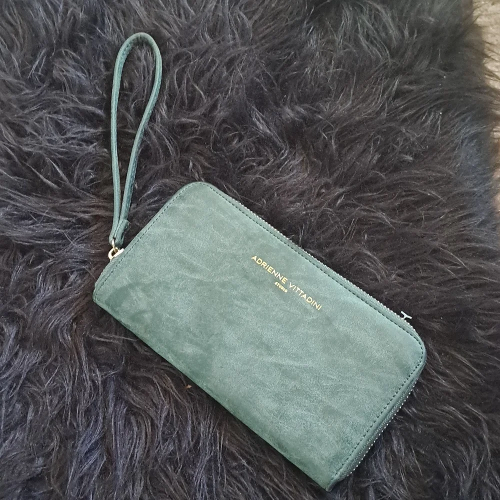 Nwt Wallet/Charger